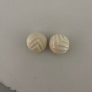 Vintage ivory colored round geometric clip on earrings